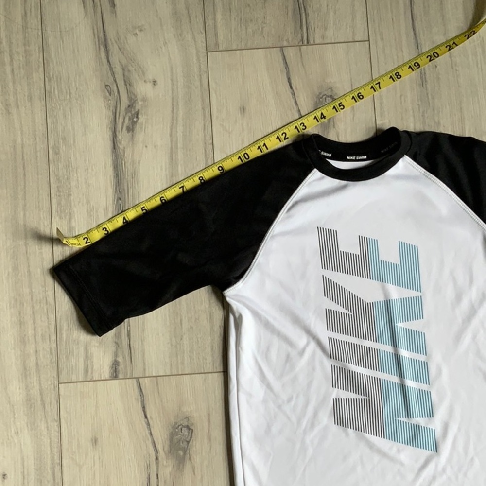 Boys 3/4 sleeve Nike swim shirt - Picture 3 of 6